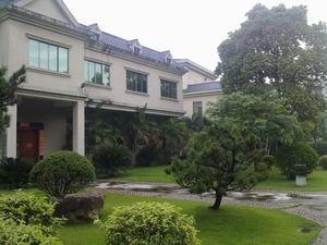 东莞石排厂房招租 花园式2500平米厂房 有绿化，环境清新