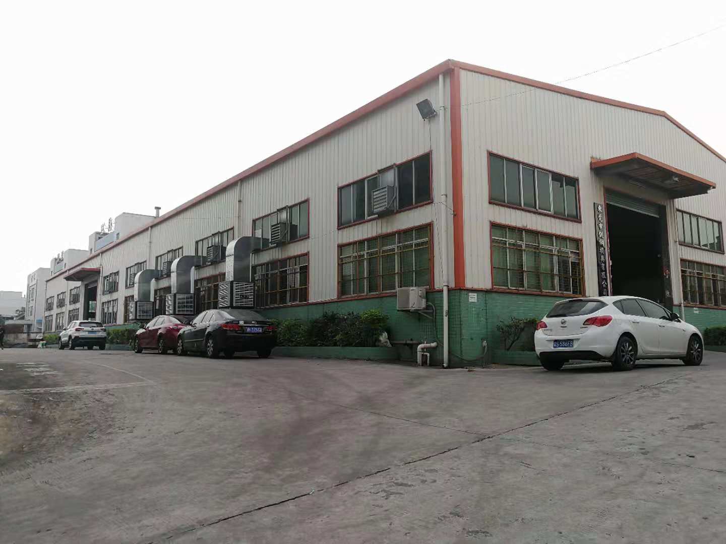 东坑新空出钢结构厂房2100平方,大小可分租